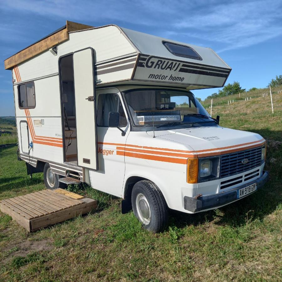Camping Car Vintage Saint-Barthelemy-le-Plain Exterior photo