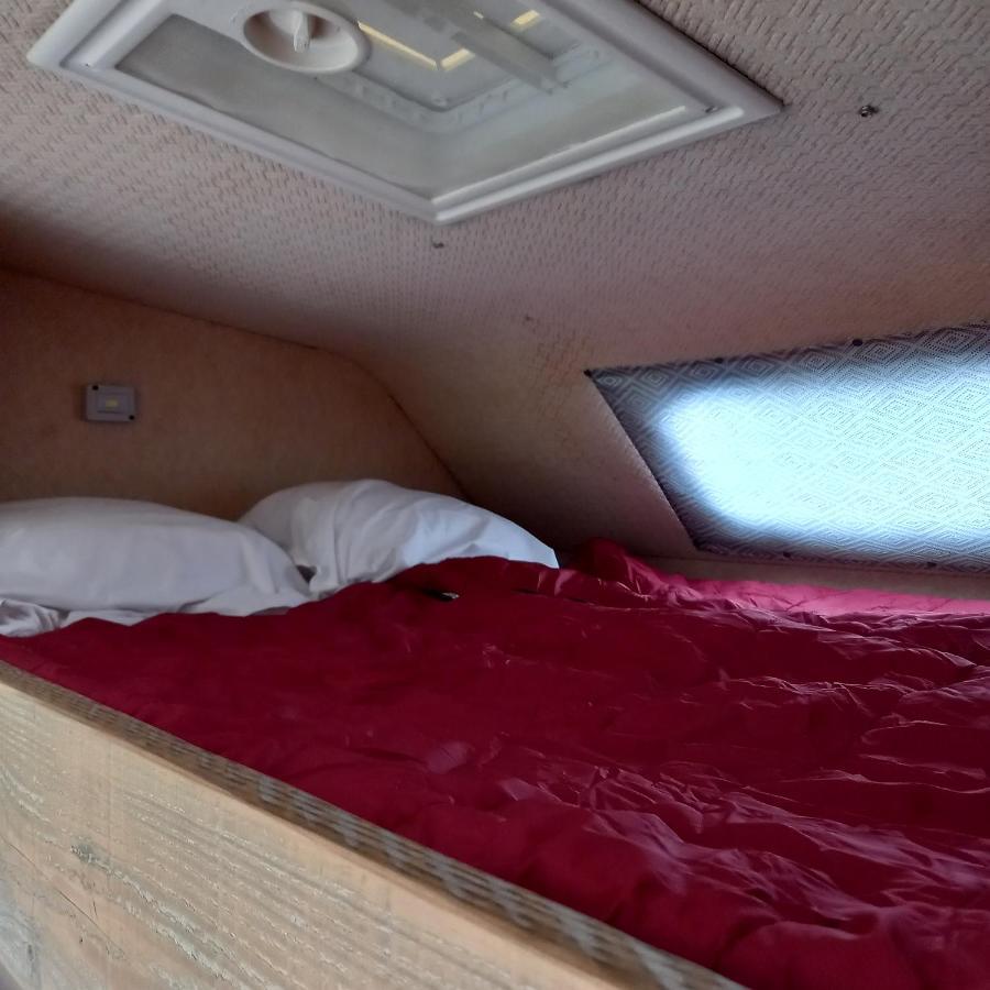Camping Car Vintage Saint-Barthelemy-le-Plain Exterior photo