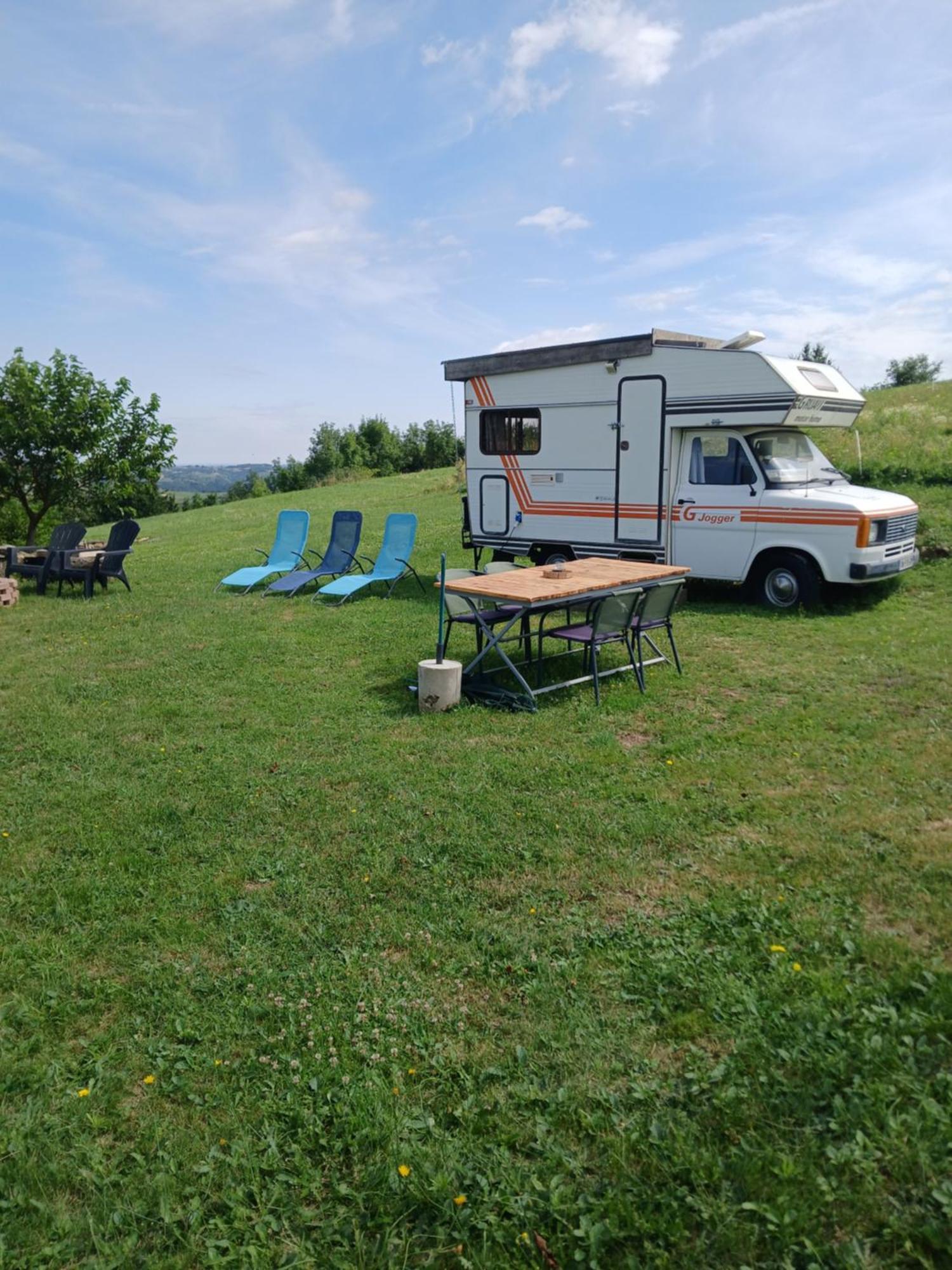 Camping Car Vintage Saint-Barthelemy-le-Plain Exterior photo